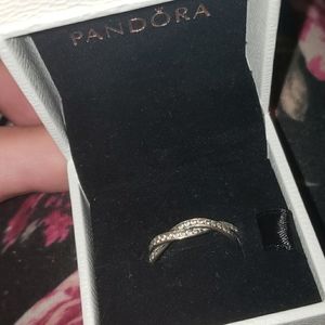 Pandora *Sparkling Twisted Lines* Ring 💍